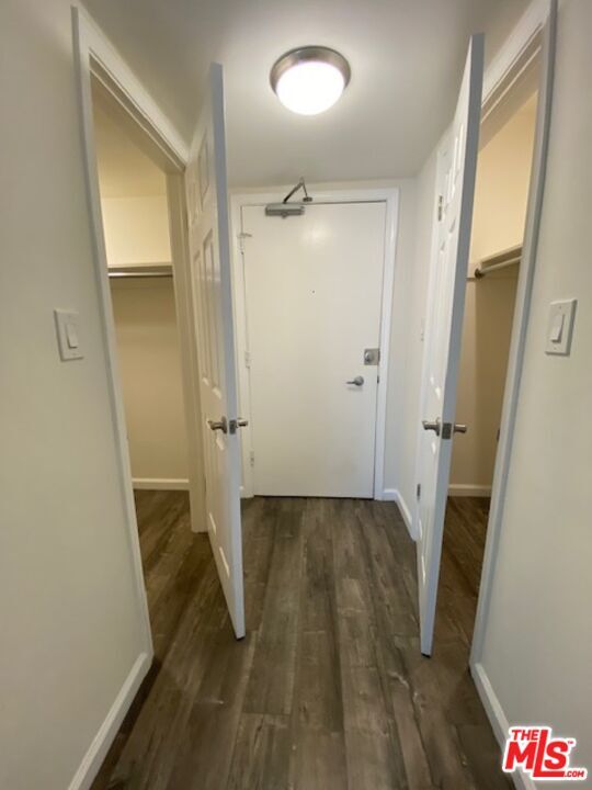 Building Photo - 7045 Hawthorn Ave