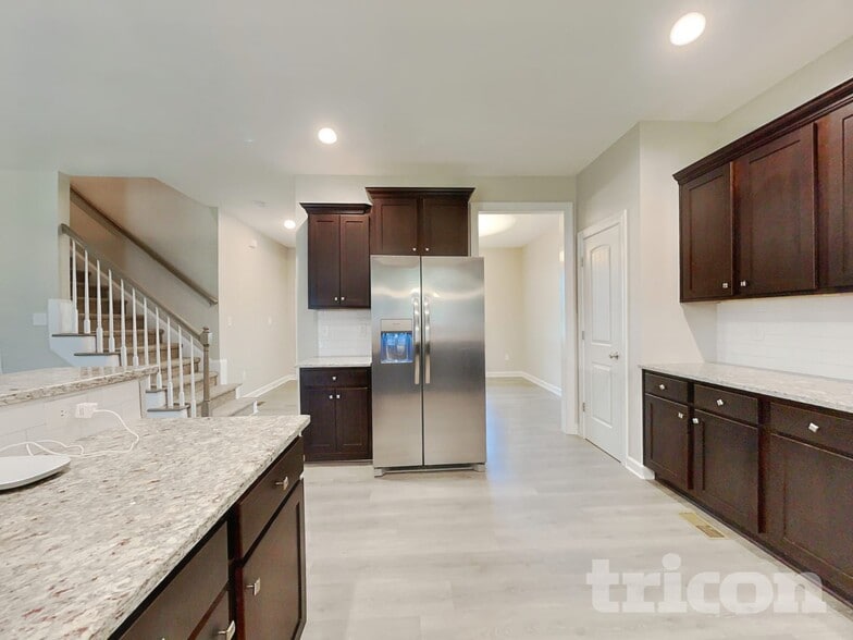 Building Photo - 262 Dundalk Dr