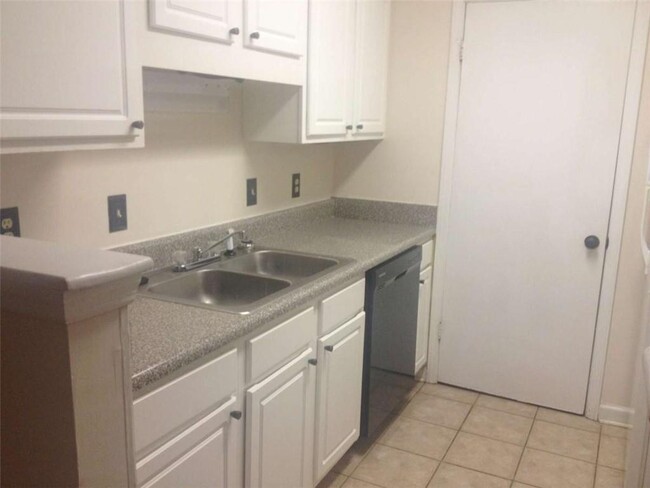 Building Photo - 5005 Wingate Way