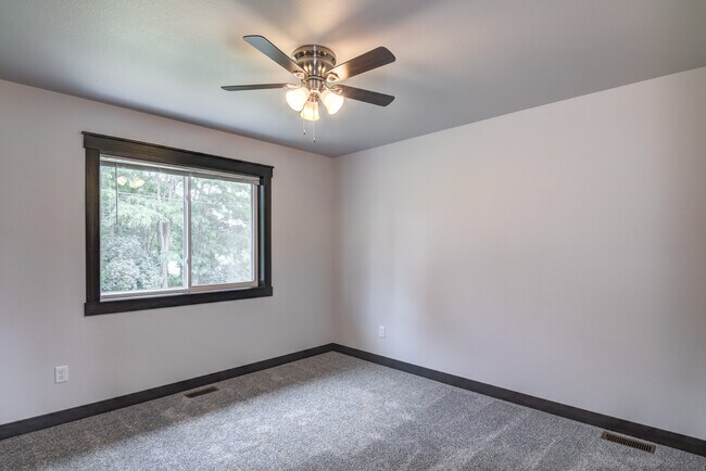 Building Photo - 1652 Hong St
