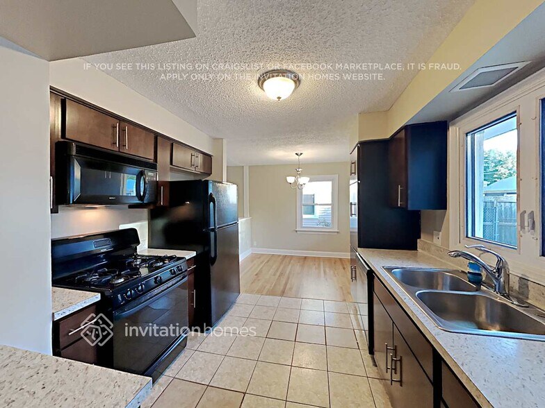 Building Photo - 9219 S 51st Ave