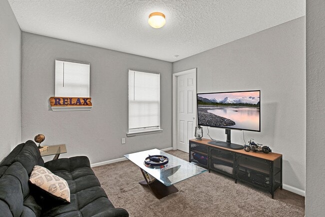 Building Photo - Move-In Ready 4BR Home. Split Floor Plan. 2-Car Garage & Pet Friendly!