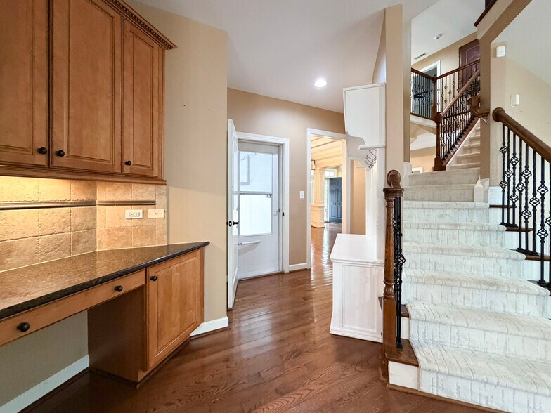 Building Photo - 5604 Pine Rock Ct