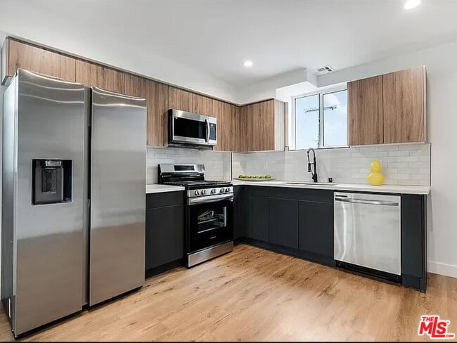 Building Photo - 334 Alexandria Ave