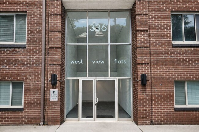 Building Photo - Move In Ready! North Hills School District-2 BR/1BA, Central AC, LVP Floors, Upgraded Kitchen, Ba...