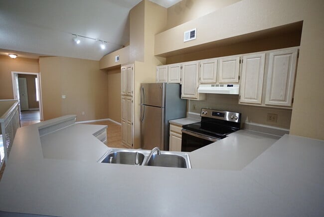 Building Photo - Harbour Island ? Resort Style Living in a ...
