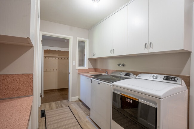 Building Photo - 182 S 800 E