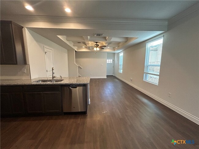 Building Photo - 320 Untermaier St