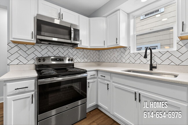 Building Photo - 512 Larcomb Ave