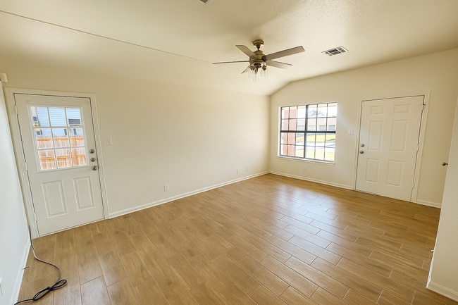 Building Photo - 5109 Daybreak Dr