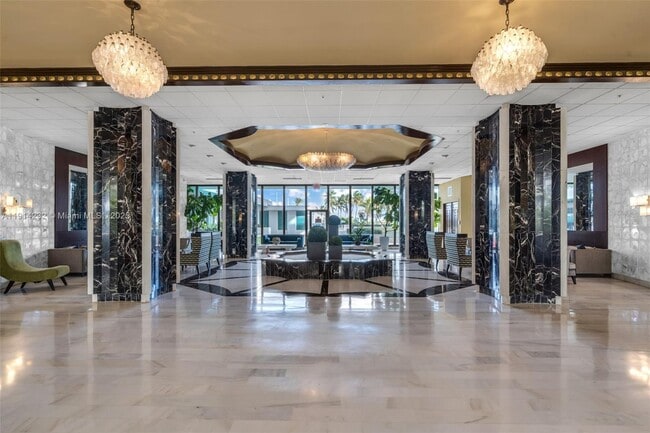 Building Photo - 5101 Collins Ave