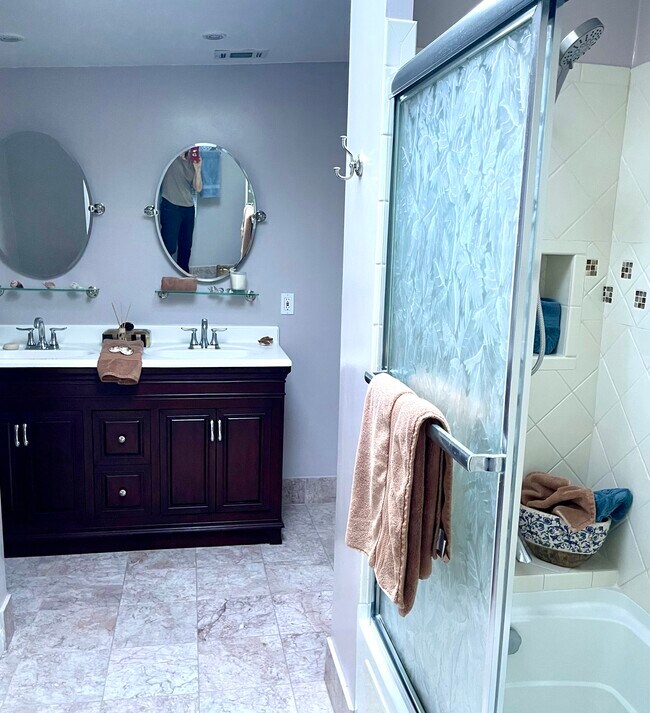 Building Photo - 1552 Crater Ln