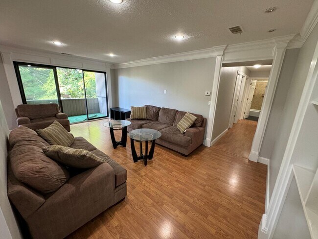 Building Photo - 38K Shrewsbury Green Dr