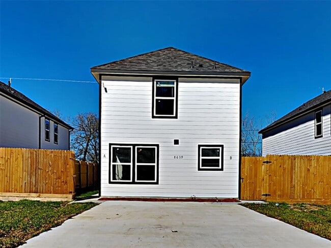 Primary Photo - 8639 Sunderland Rd