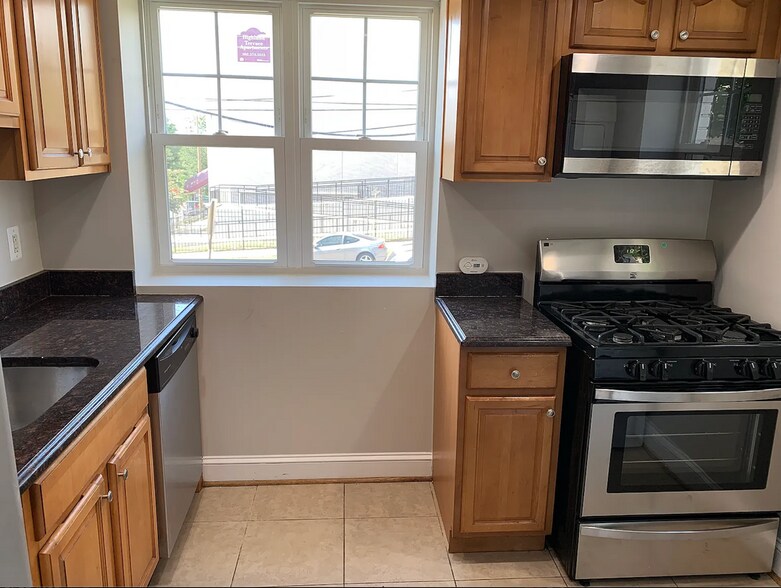 Building Photo - 3878 9th St SE