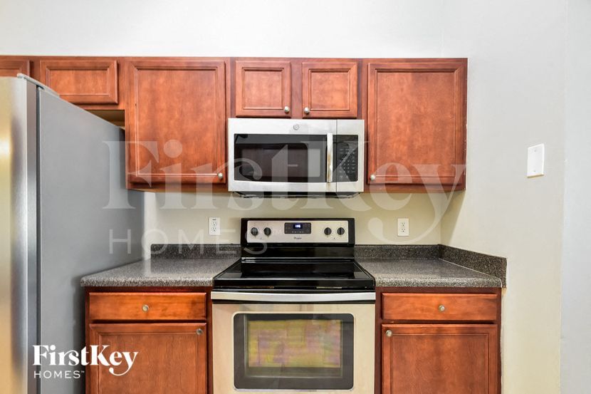 Building Photo - 205 Trelawney Ln