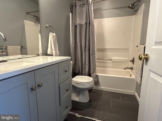 Building Photo - 445 Fort Hill Cir