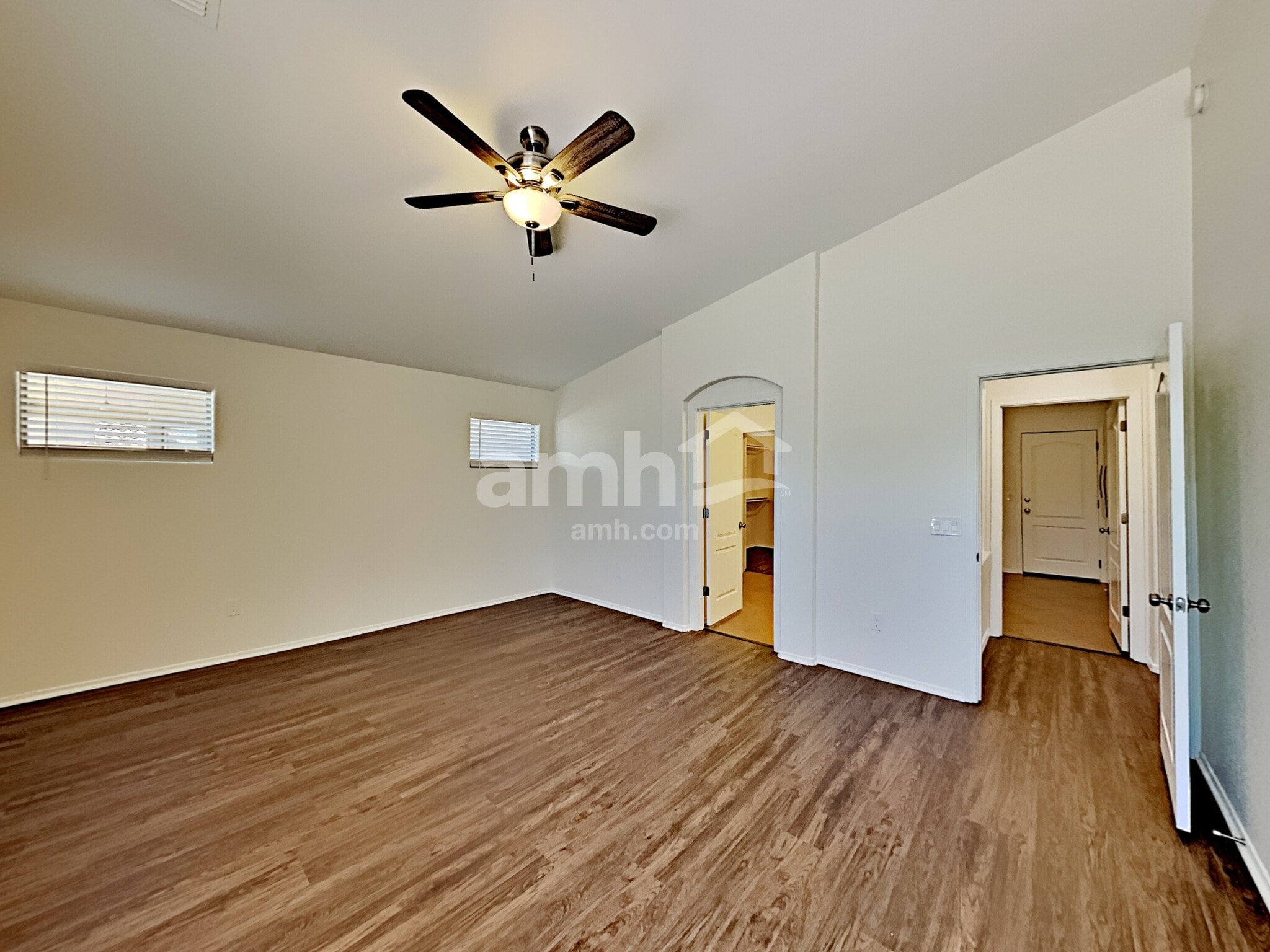 Building Photo - 342 W Calle Paso Suave
