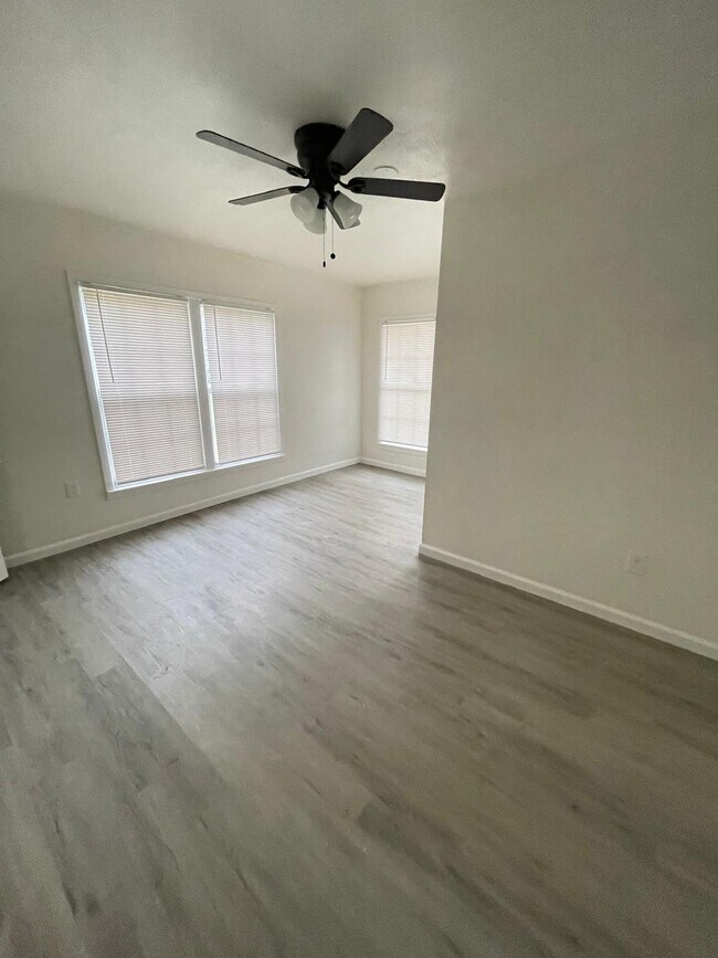 Building Photo - 2514 Garden Dr