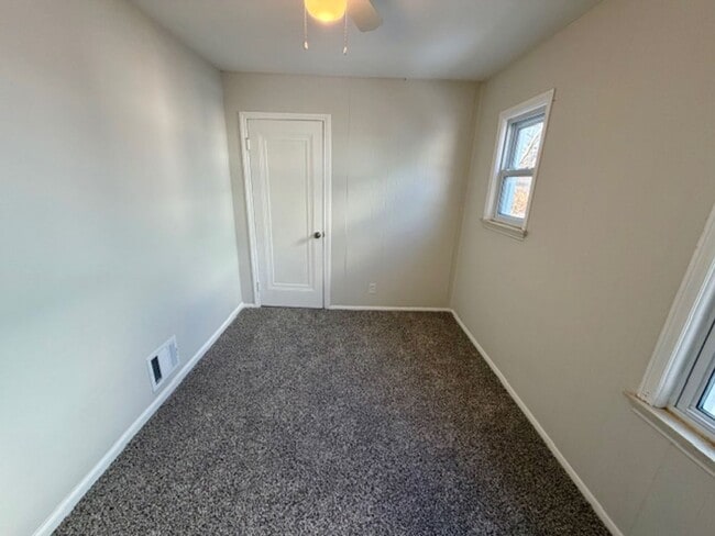 Building Photo - Three Bedroom Ranch home with a 1 and a half car garage. Very nice area. Call 313-429-3244 KPM De...