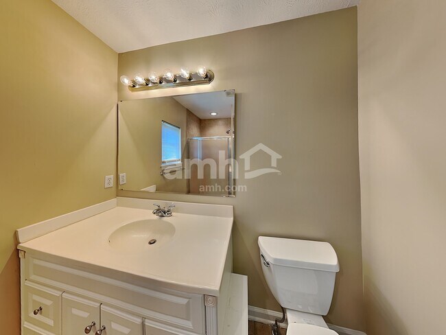 Building Photo - 17879 Grassy Knoll Dr