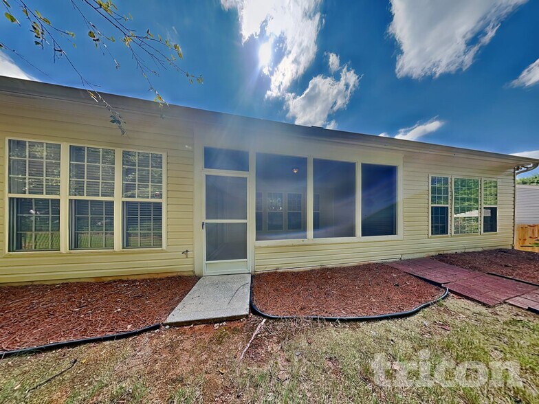 Building Photo - 6740 Waveland Dr