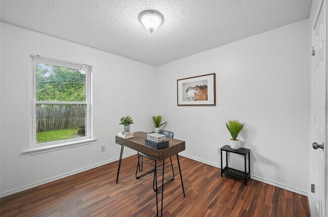 Building Photo - 513 Signal Hill Ct S