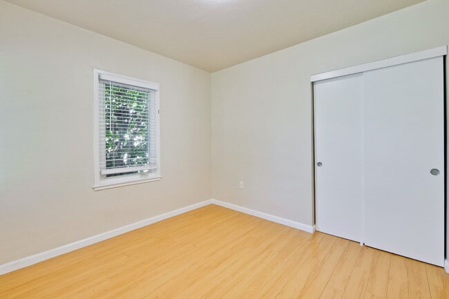 Building Photo - Bright, Clean and Cozy 2BR, 1BA Single Fam...