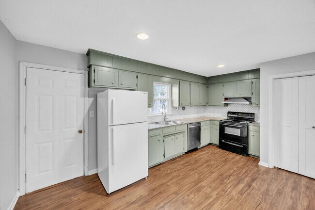 Building Photo - Charming 2-Bedroom Retreat in Spartanburg'...