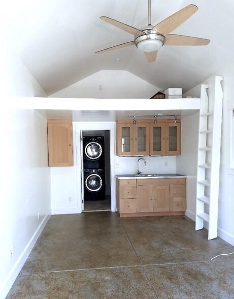 Building Photo - 316 W Victoria St