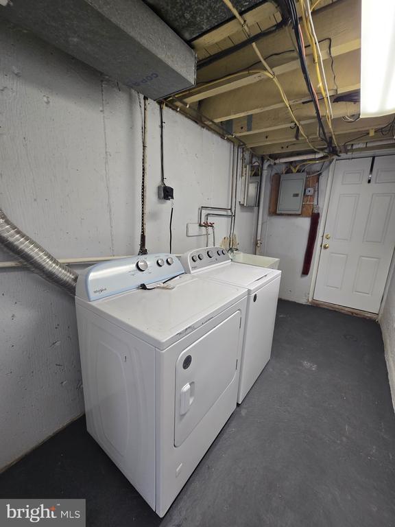 Building Photo - 6504 BRADFORD Ter