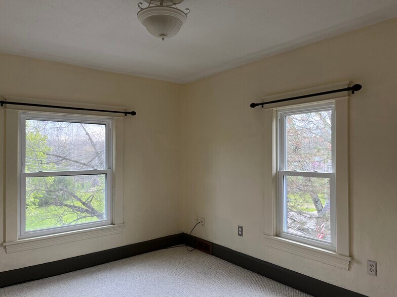 bedroom - 325 S Main St