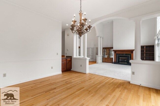 Building Photo - South AVL - Grand Residence in The Cotswol...