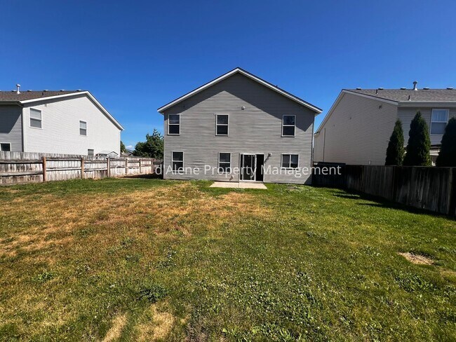 Building Photo - 4 bed house in Hawk's Nest!