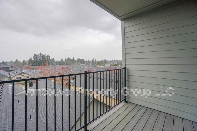 Building Photo - 13010 NE 24th Cir