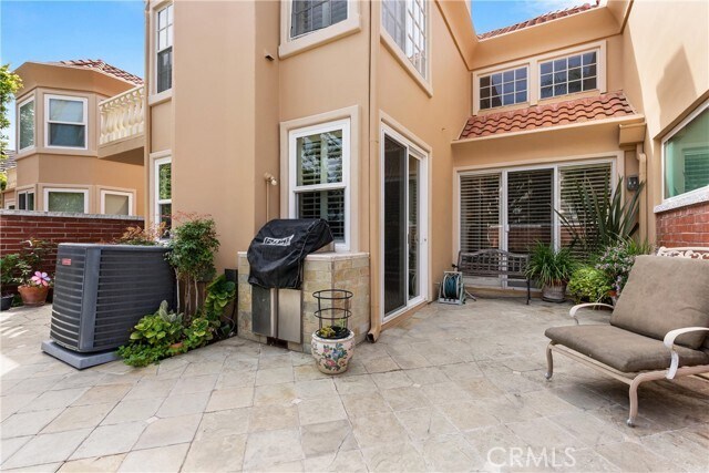 Building Photo - 6121 Greenbrier Dr