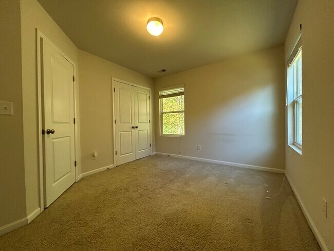 Building Photo - 291 Village Creek Way