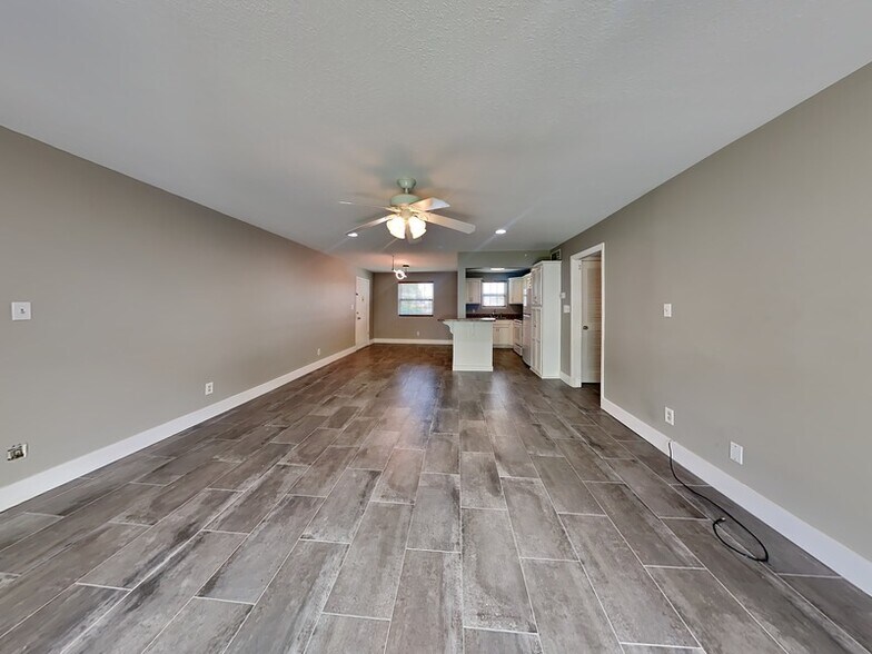 Building Photo - 1500 Gay Rd