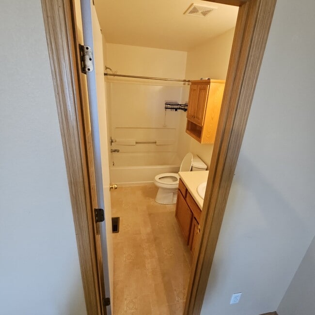 Building Photo - 3 bedroom 2 car garage - Middle Bay Way