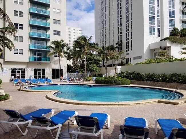 Building Photo - 4001 S Ocean Dr