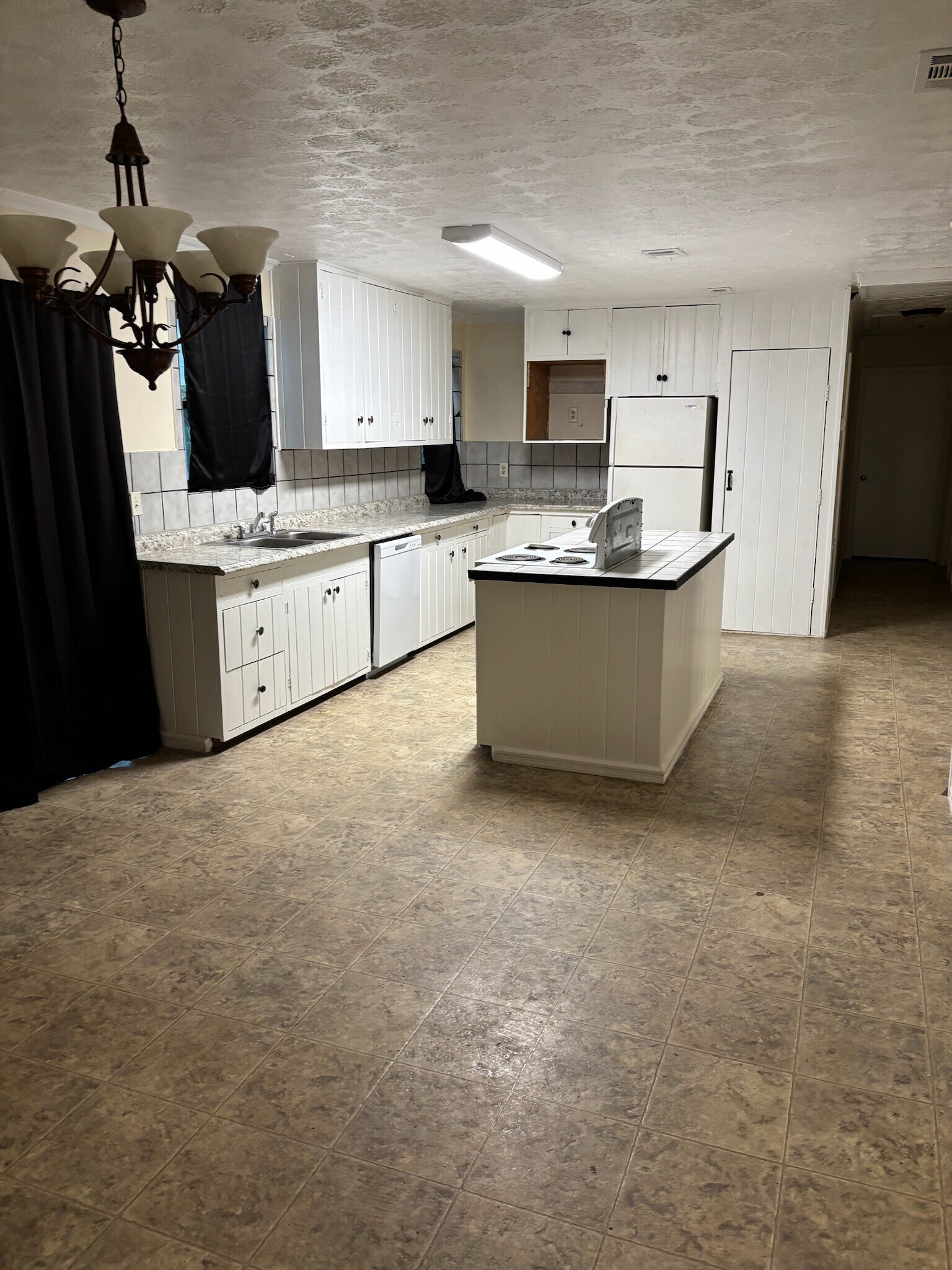 Building Photo - 12500 Holey Rd