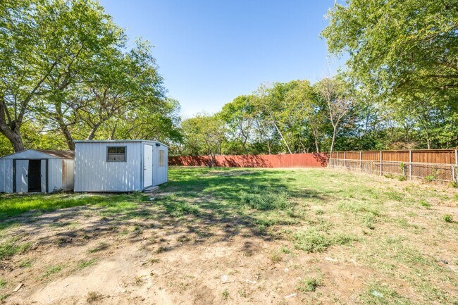 Building Photo - 509 Woodford Ln