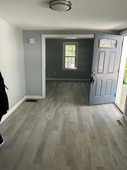 Building Photo - 1048 Black Dr