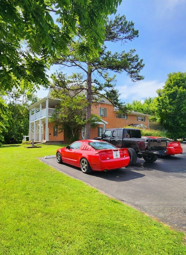 Building Photo - 1004 W Main St