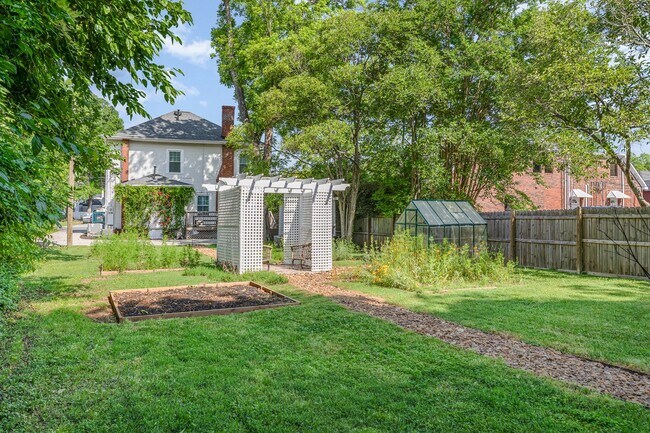 Building Photo - Exclusively Offered by Muse Realty Rentals...