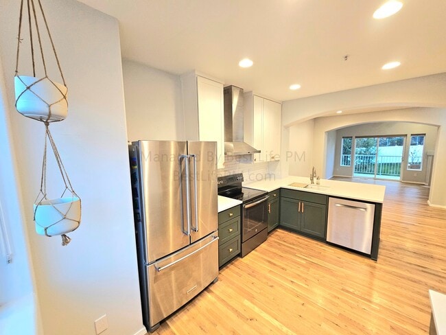 Building Photo - 13990 SW Scholls Ferry Rd