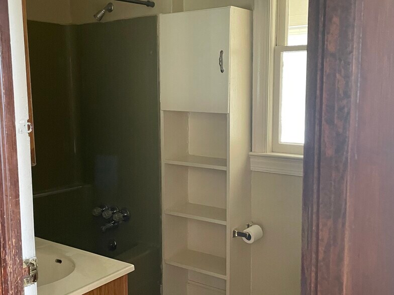 Bathroom with tub/shower - 32 Weavers Rd