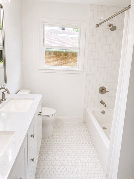 Building Photo - 2614 Tolosa Dr