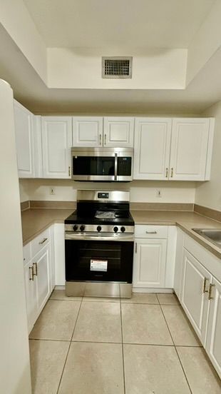 Building Photo - 10150 SW 88th St