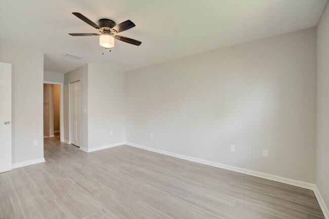 Building Photo - 9242 Roan Ln